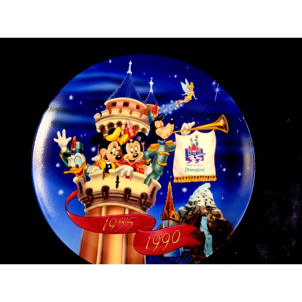 Vintage Disneyland 35 Years Of Magic Anniversary Plate 1990. New